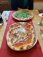 Pizza Salami Mit Champignons